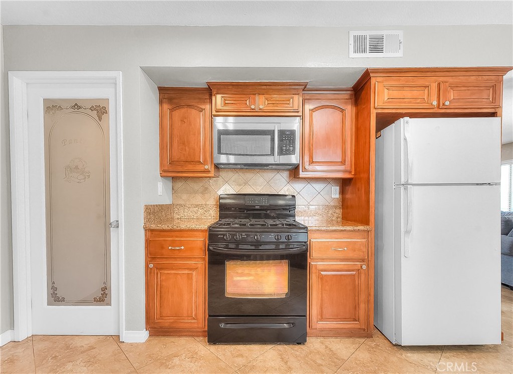 15549 Agate Drive Property Photo 8