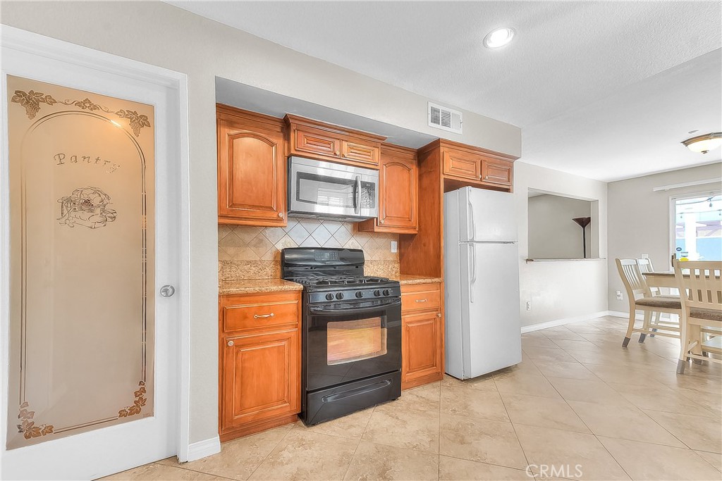 15549 Agate Drive Property Photo 9