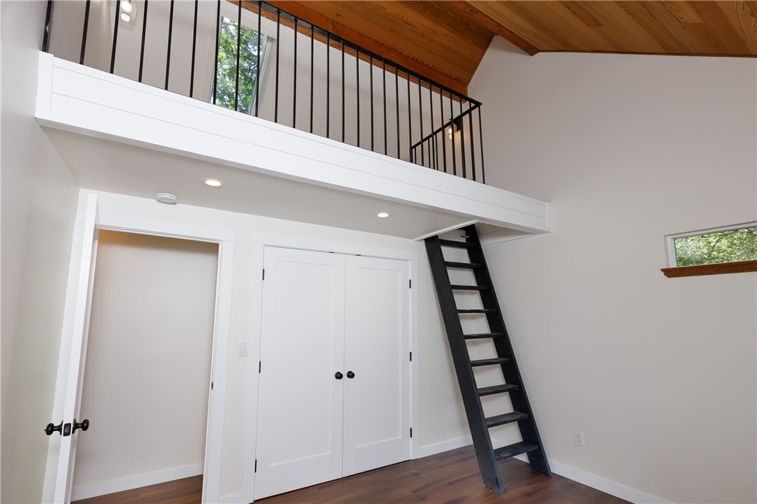 1384 Golden Rule Property Photo 11