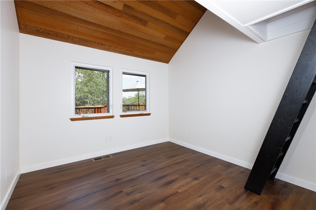 1384 Golden Rule Property Photo 15