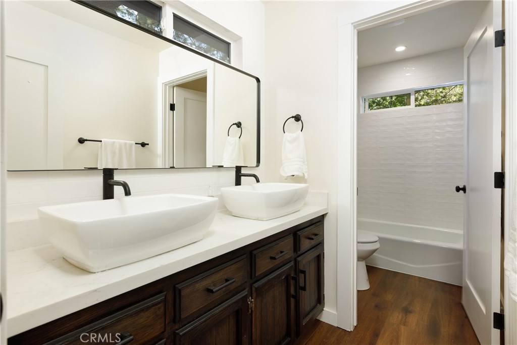1384 Golden Rule Property Photo 18