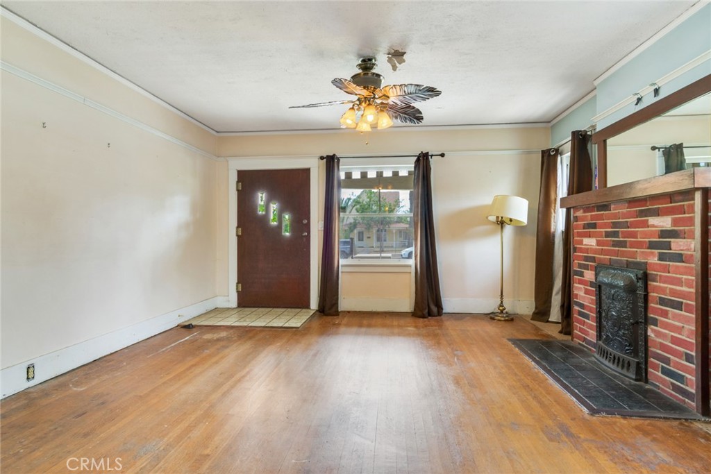 624 S Victoria Property Photo 3