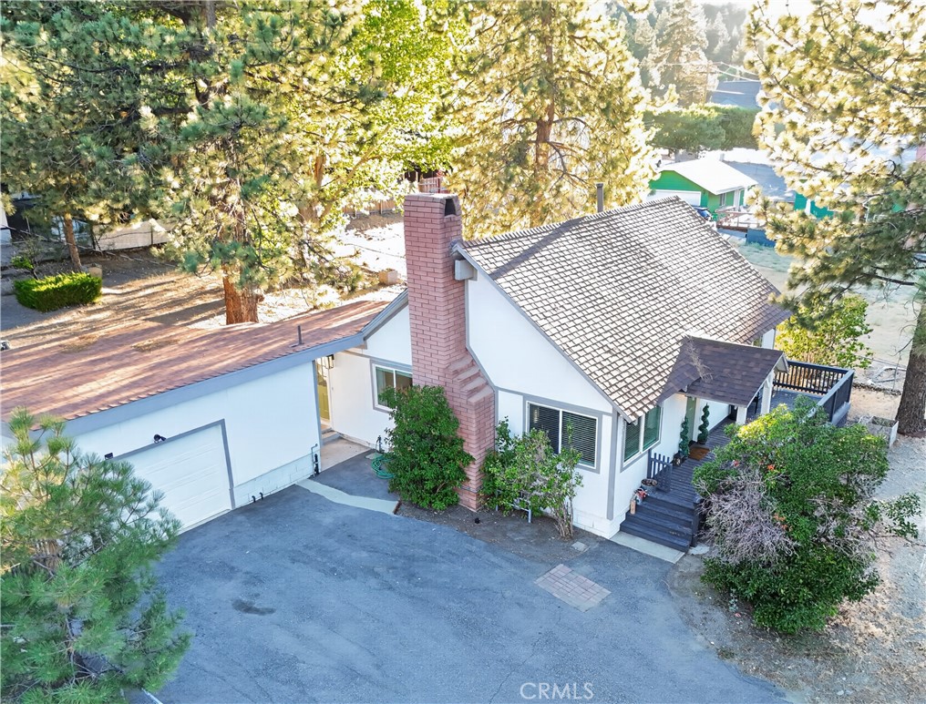 1081 Apple Avenue Property Photo 1