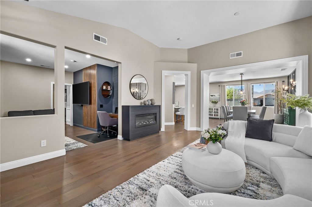5526 Lincoln Property Photo