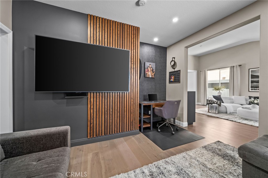 5526 Lincoln Property Photo 8