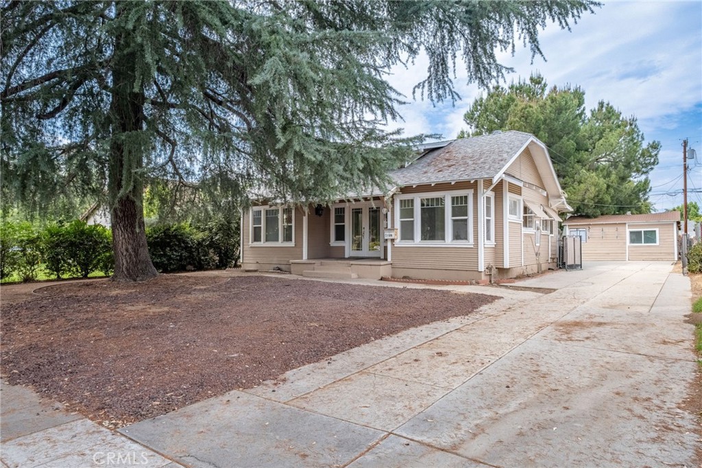 809 E Colton Property Photo 34