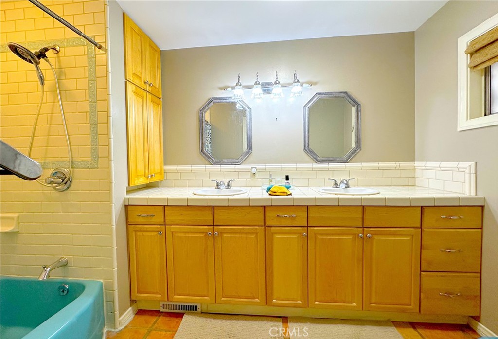 468 Zermatt Property Photo 21