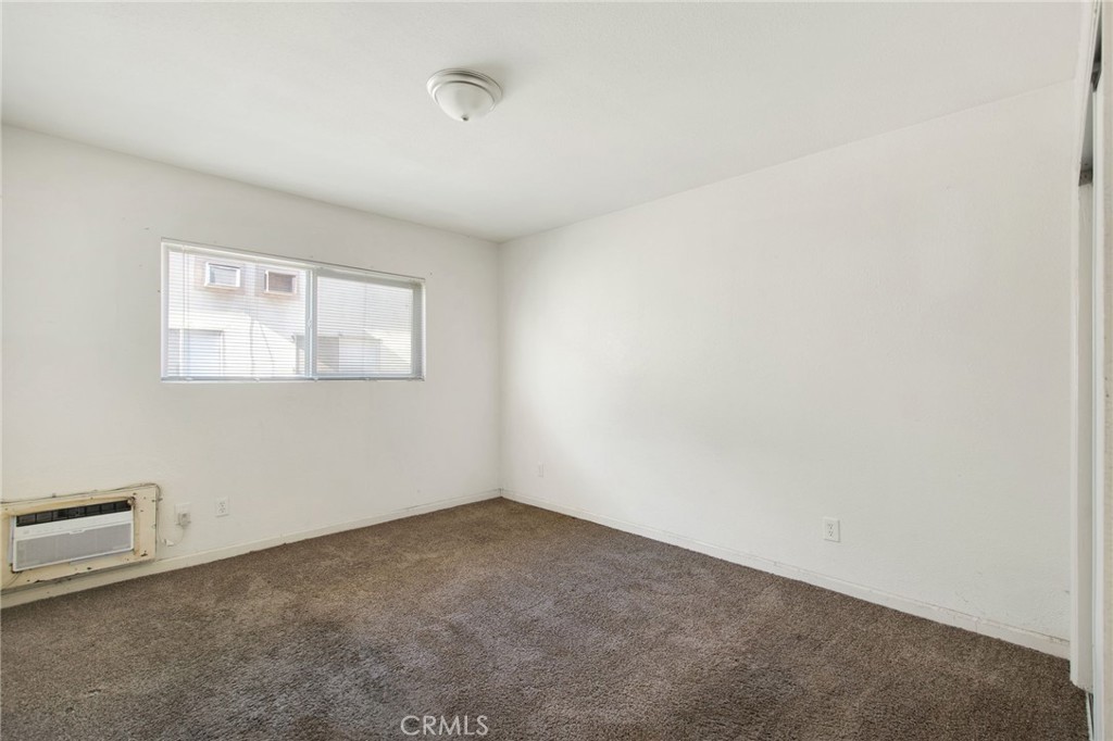 529 W 25th Street Property Photo 4