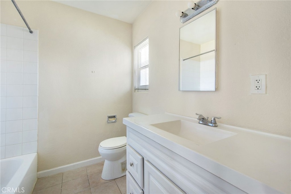 529 W 25th Street Property Photo 5