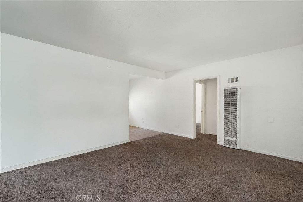 529 W 25th Street Property Photo 6
