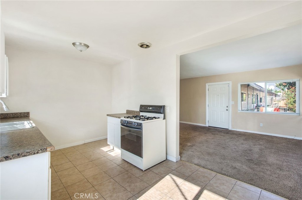 529 W 25th Street Property Photo 9