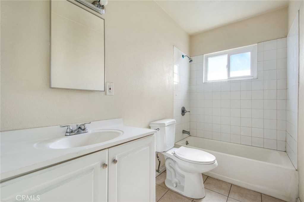 529 W 25th Street Property Photo 11