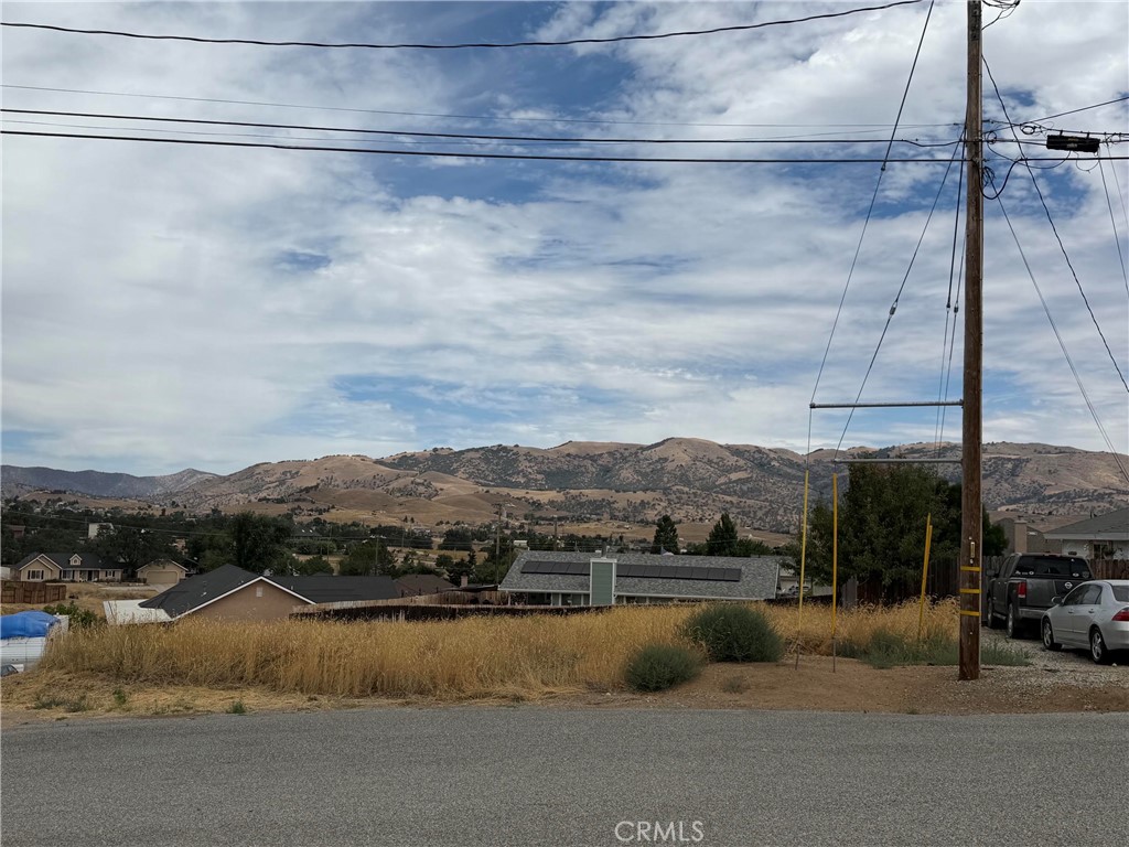 21105 Hillcrest Court Property Photo 4