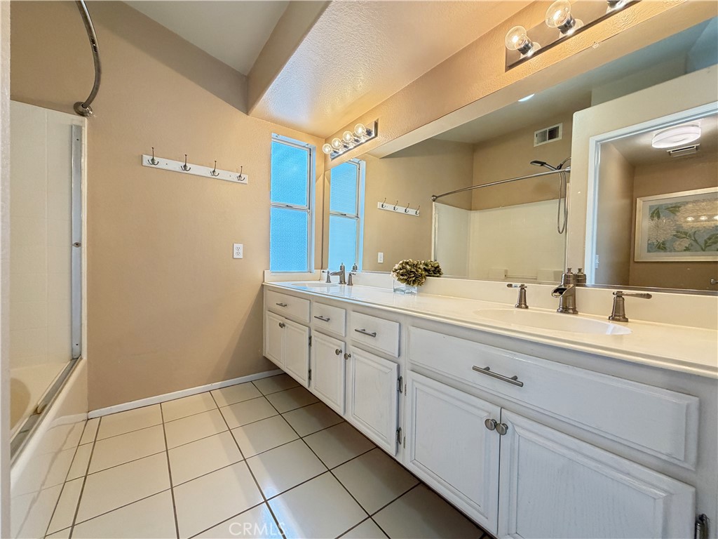 45120 Desert Fox Drive Property Photo 15
