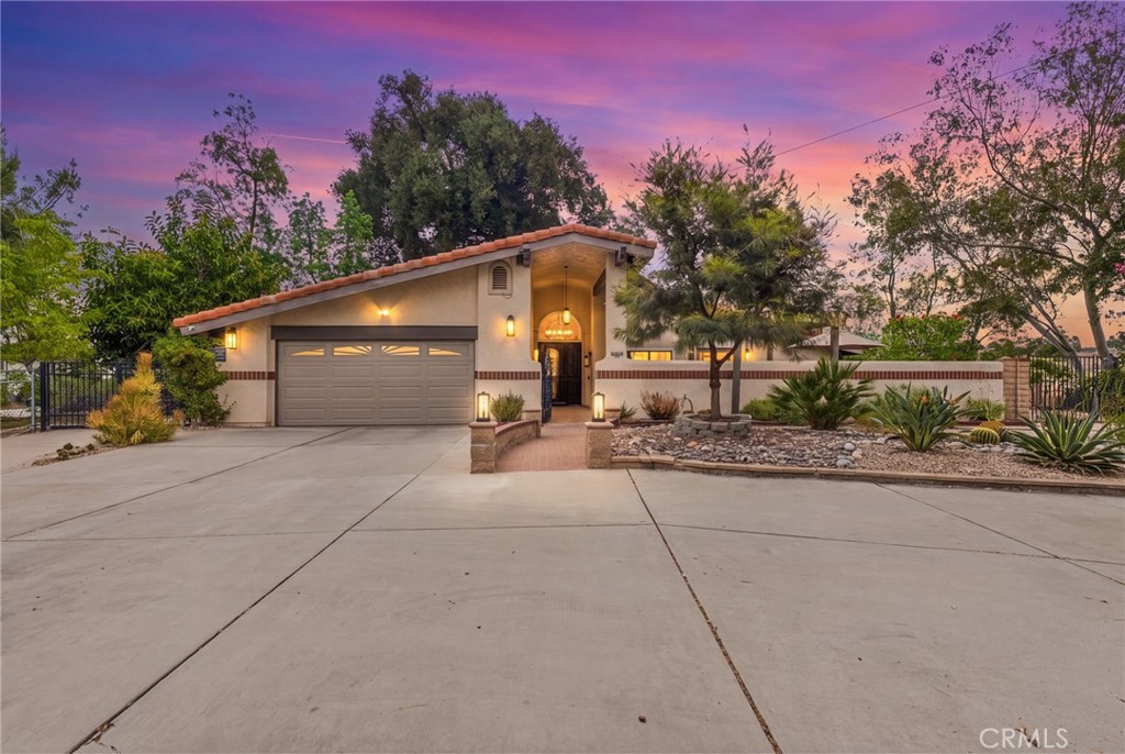 31016 E Sunset Drive N Property Photo 1
