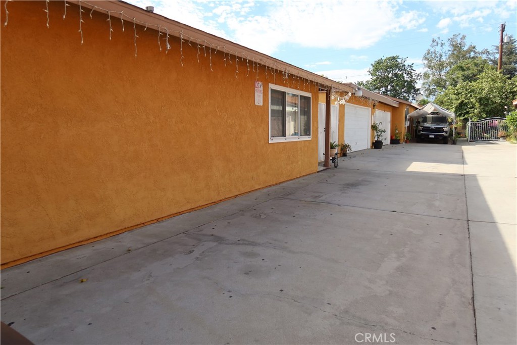 329 E Belmont Property Photo 4
