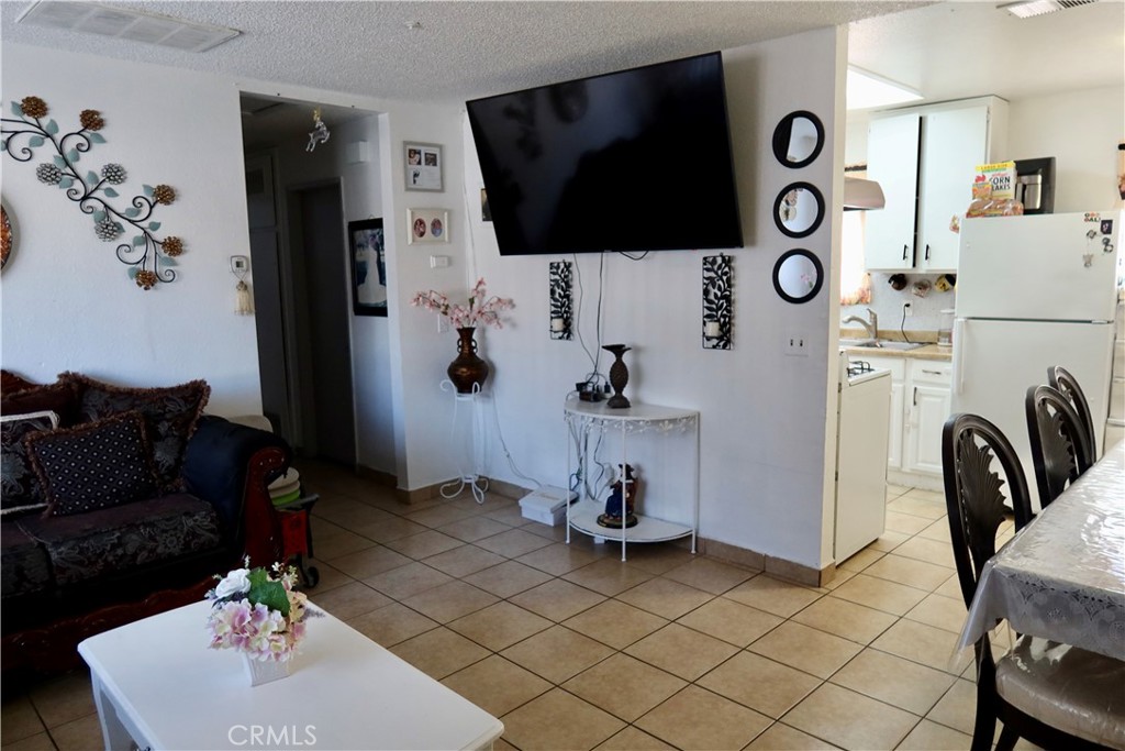 329 E Belmont Property Photo 6