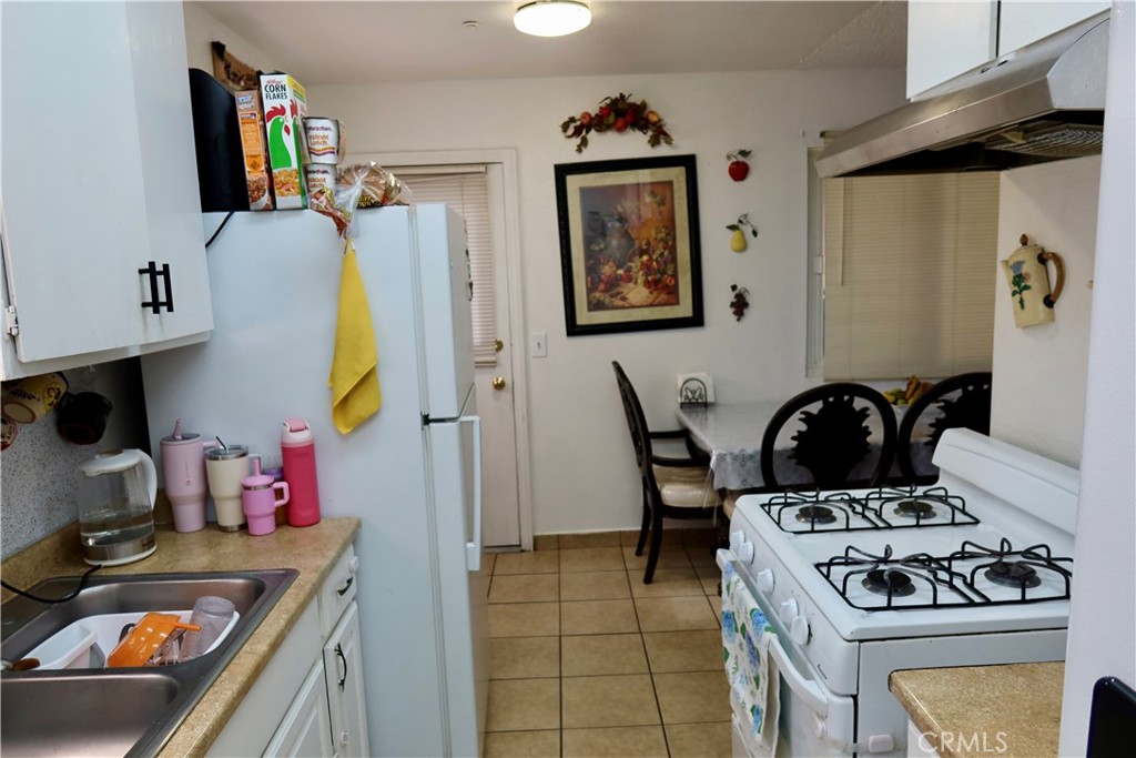 329 E Belmont Property Photo 10