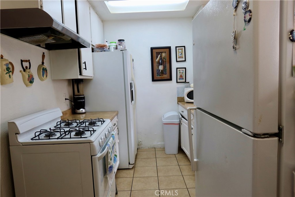 329 E Belmont Property Photo 12