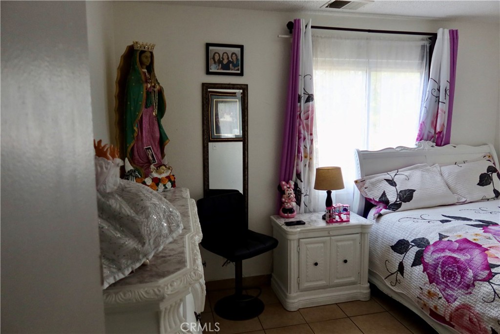329 E Belmont Property Photo 16