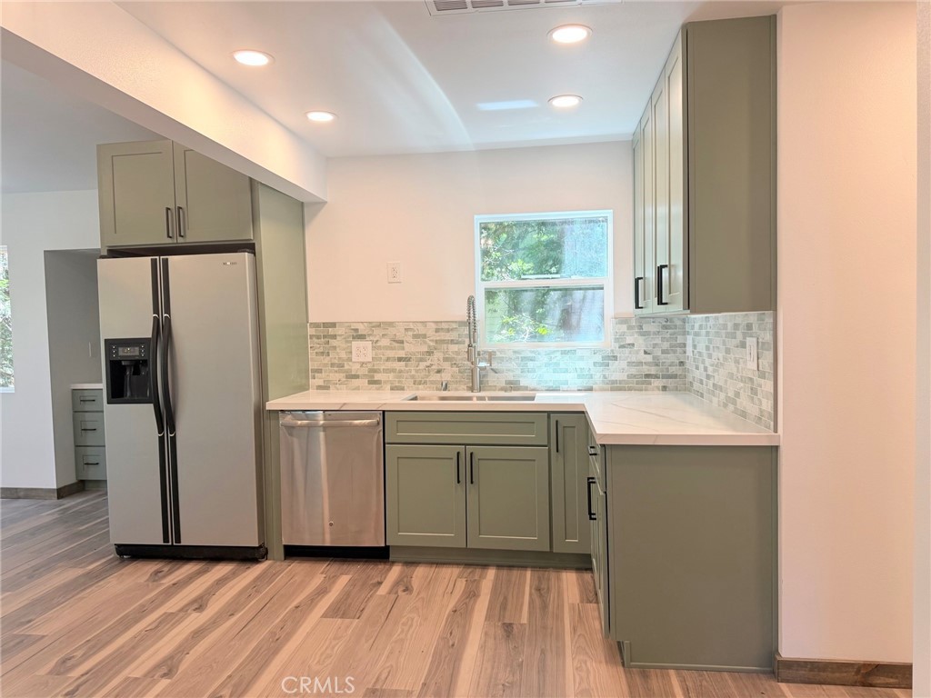 659 Virginia Ct. Court Property Photo 6