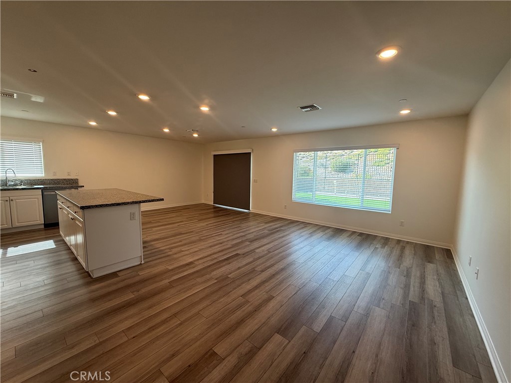 28230 Schola Property Photo 2
