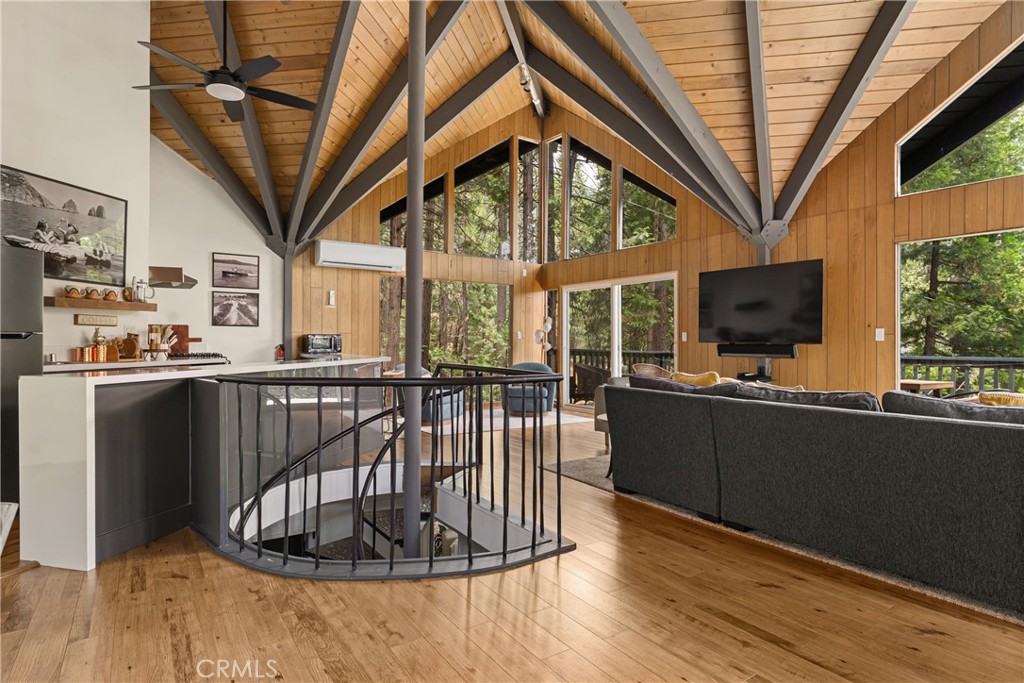 476 Annandale Property Photo 8