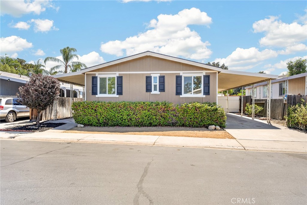 1721 E Colton 21 Property Photo 2