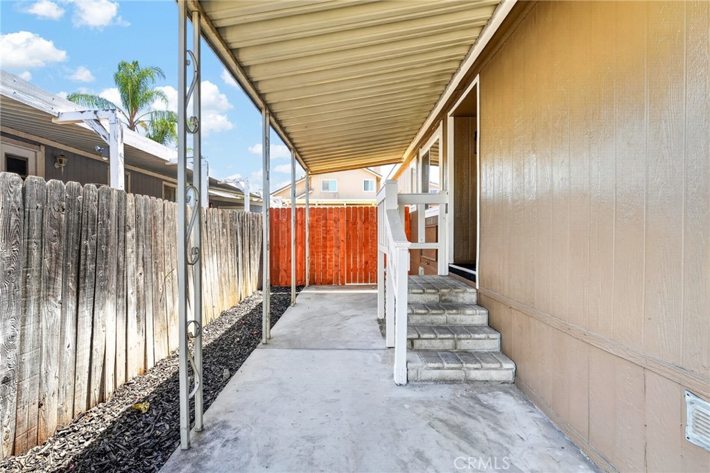 1721 E Colton 21 Property Photo 4