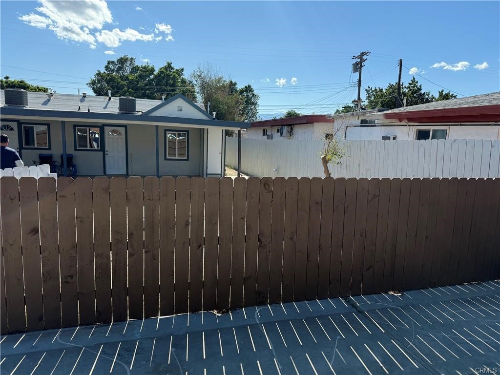 84057 Manila Property Photo 3