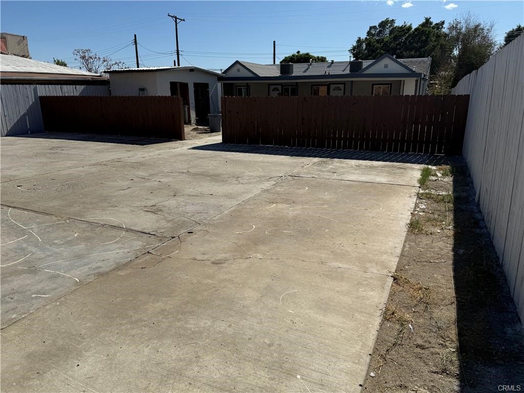 84057 Manila Property Photo 4