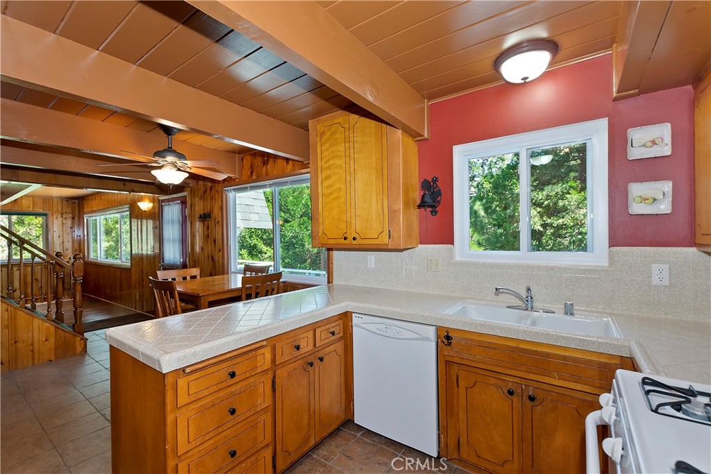 26661 Lake Forest Property Photo 8