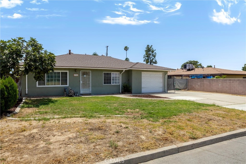 27143 Norwood Property Photo 2