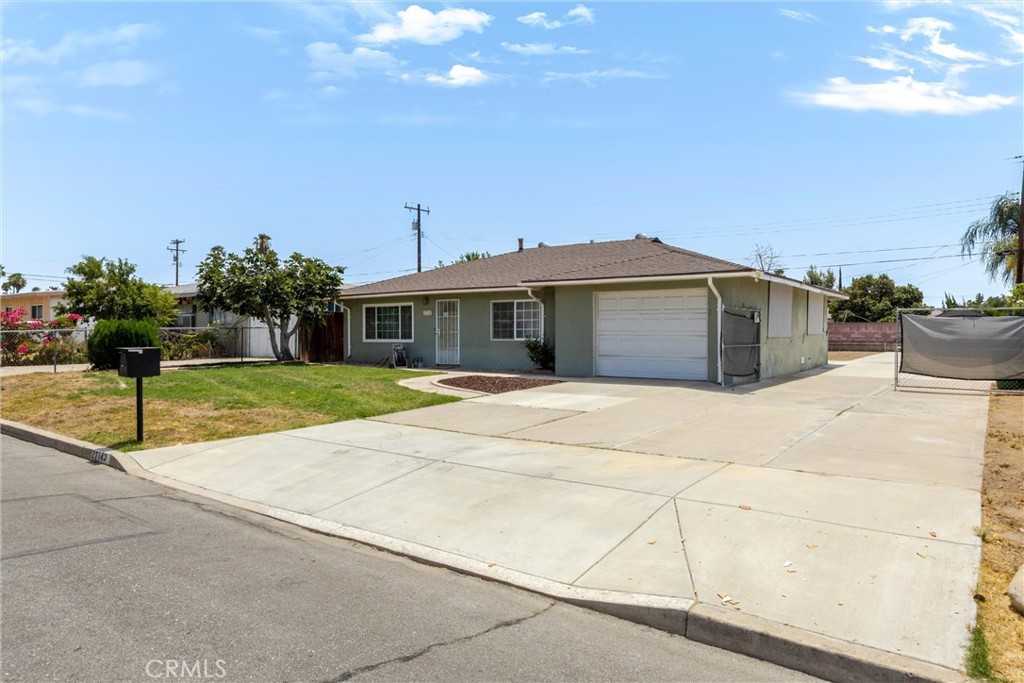 27143 Norwood Property Photo 3