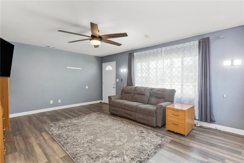 27143 Norwood Property Photo 6