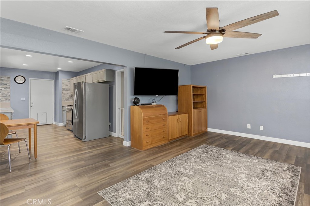 27143 Norwood Property Photo 7