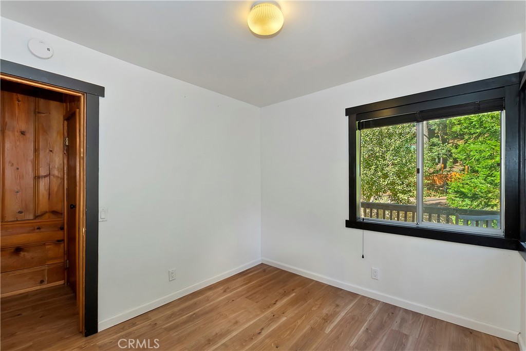 863 Oak Property Photo 14