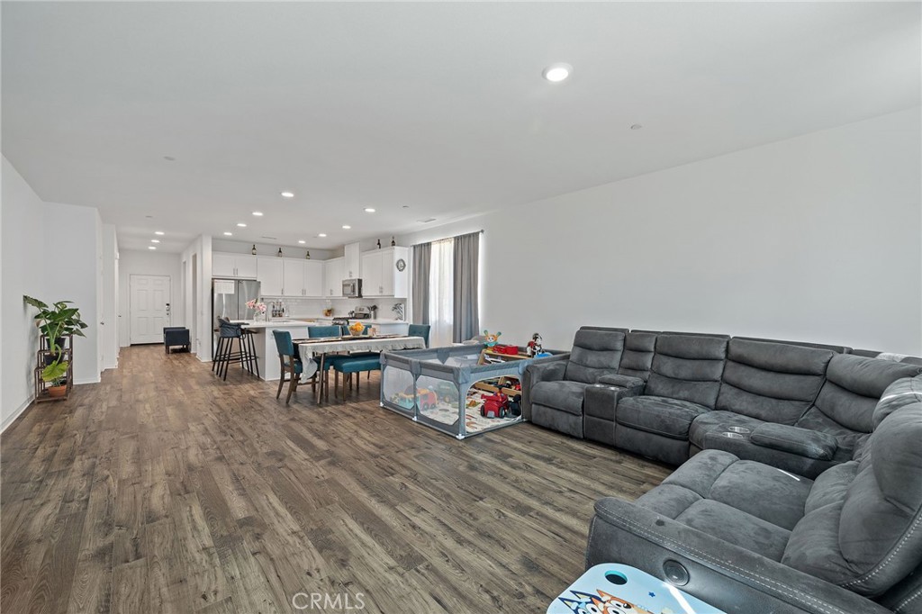 14098 Hera Property Photo 5