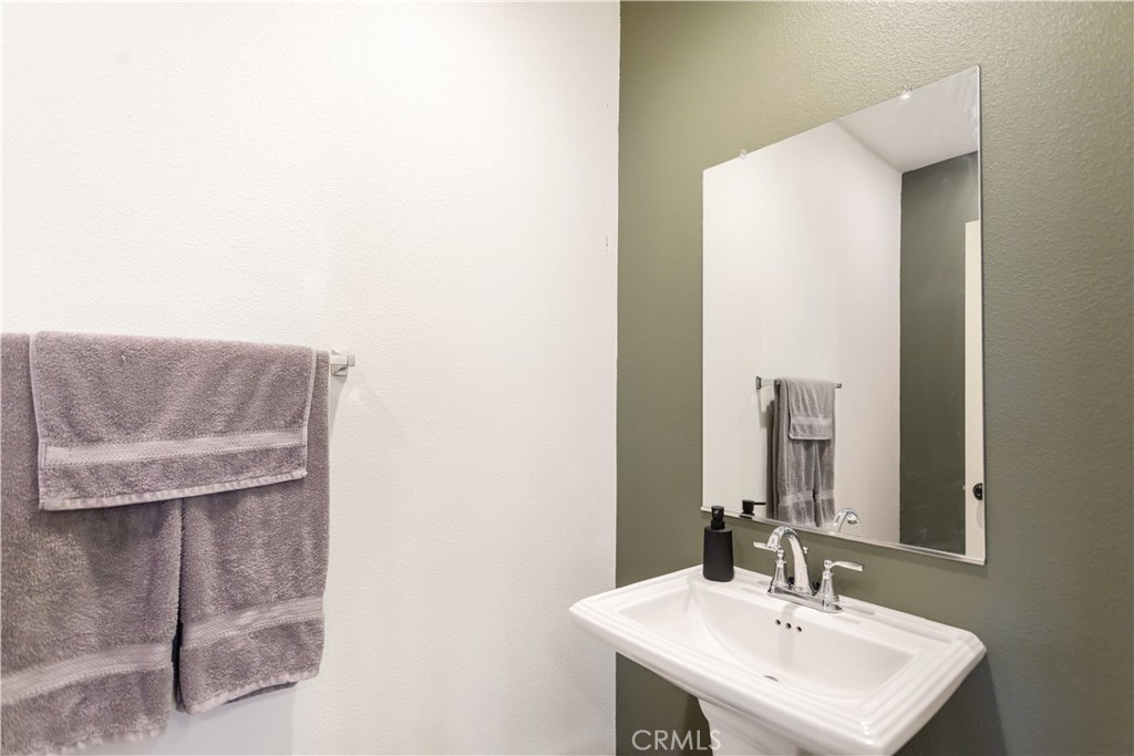 2818 E Berry Loop Privado 77 Property Photo 10
