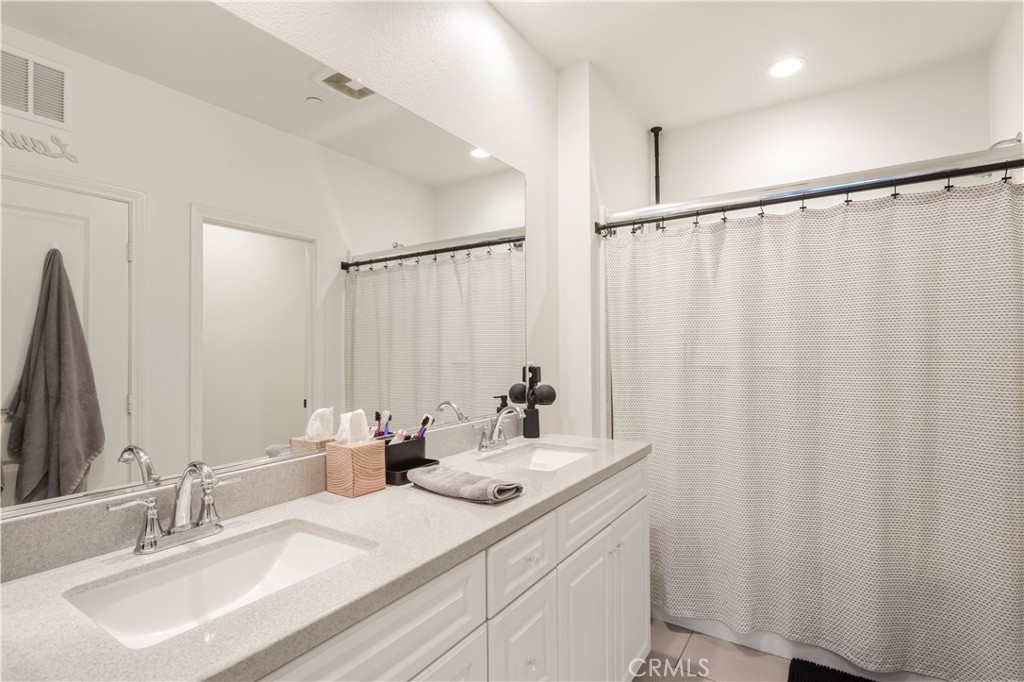 2818 E Berry Loop Privado 77 Property Photo 15