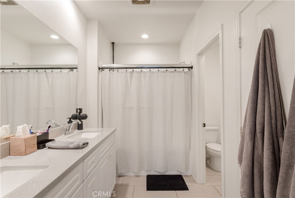 2818 E Berry Loop Privado 77 Property Photo 16