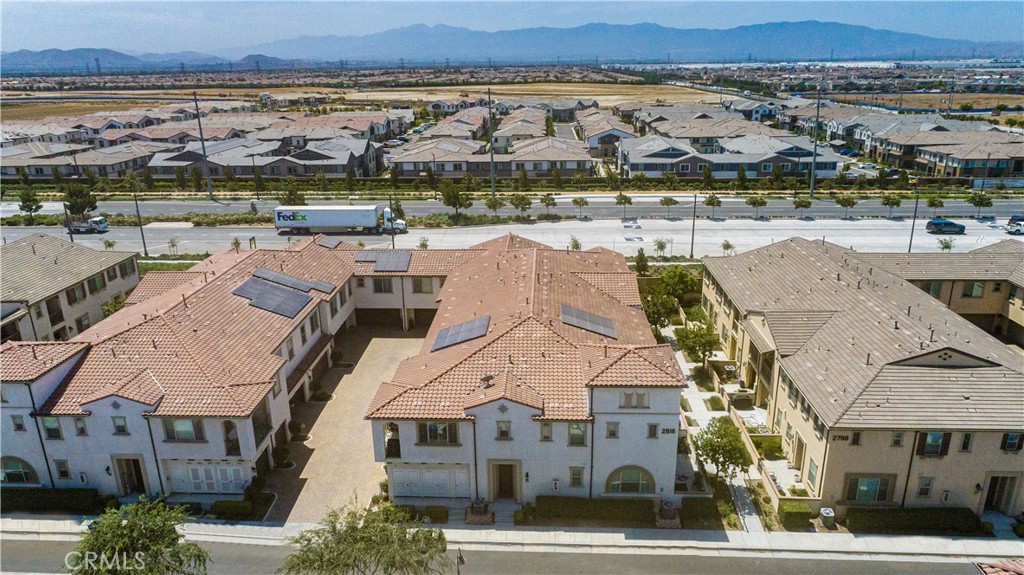 2818 E Berry Loop Privado 77 Property Photo 32