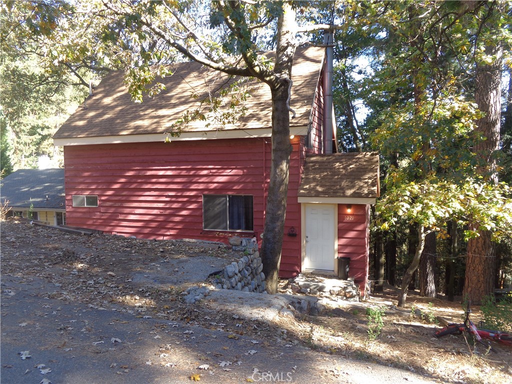 1021 Coulter Pine Property Photo 1