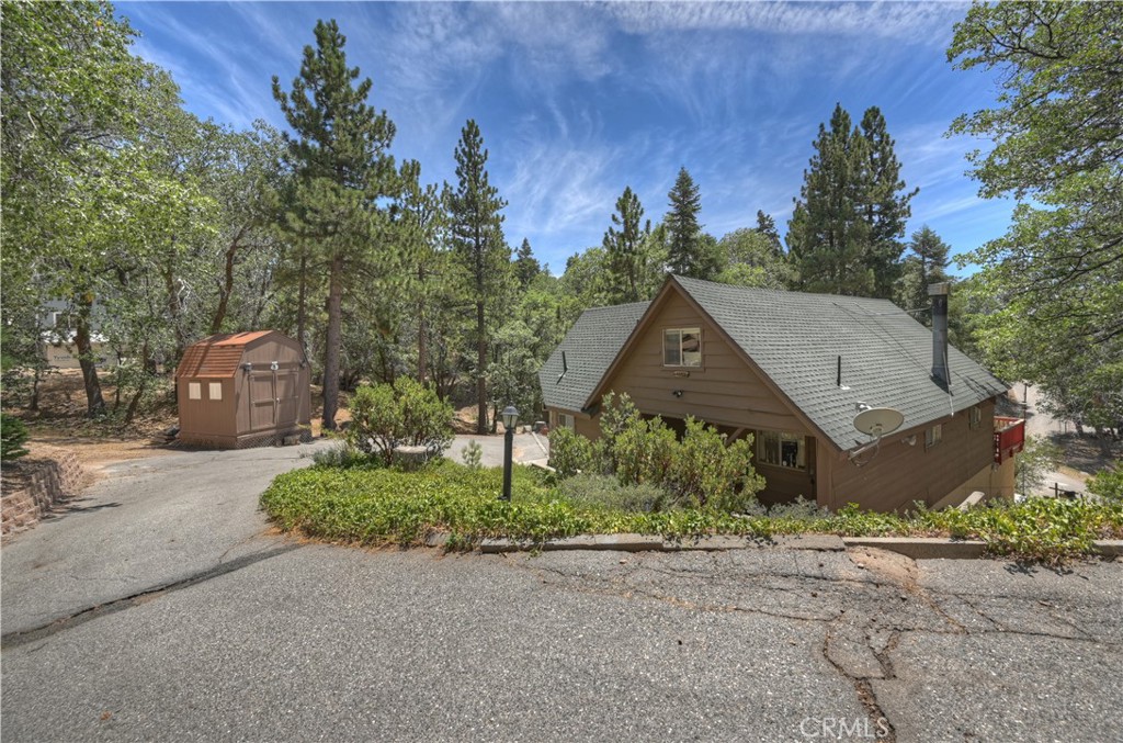 707 Briar Lane Property Photo 4