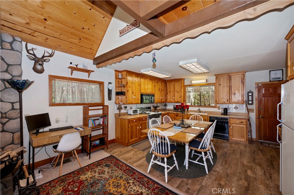 707 Briar Lane Property Photo 8