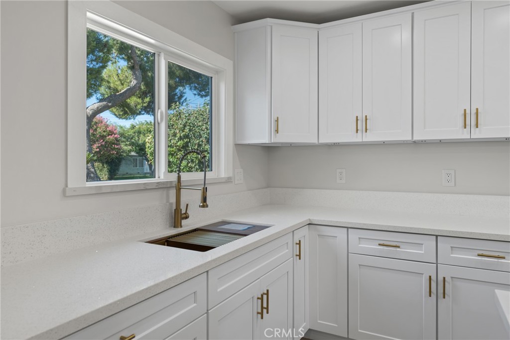 25860 Miramonte Property Photo 12