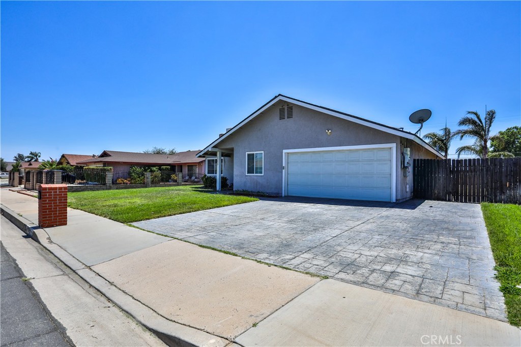 23655 Suncrest Avenue Property Photo
