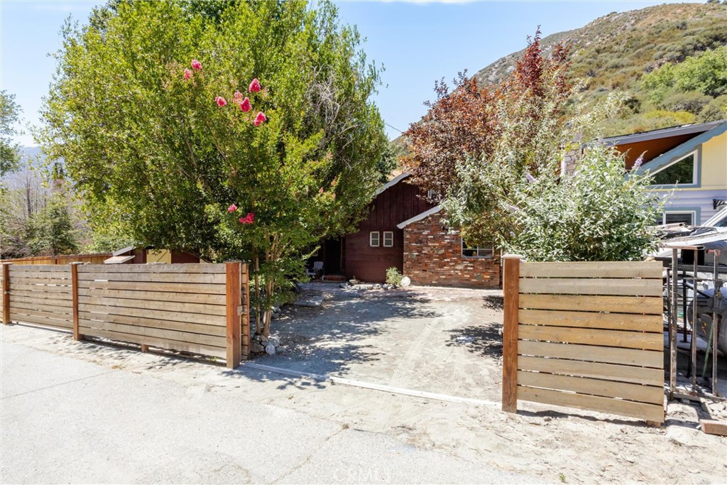 208 Lytle Property Photo 6