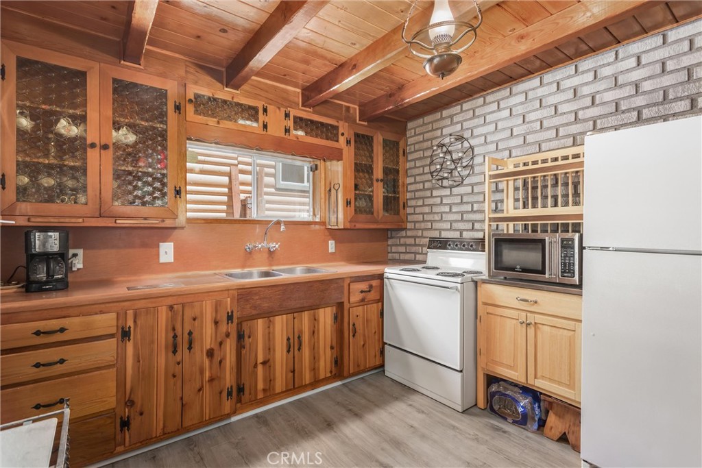 208 Lytle Property Photo 14