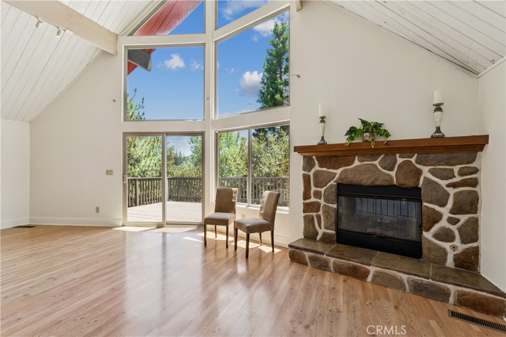 27711 Alpen Property Photo 2